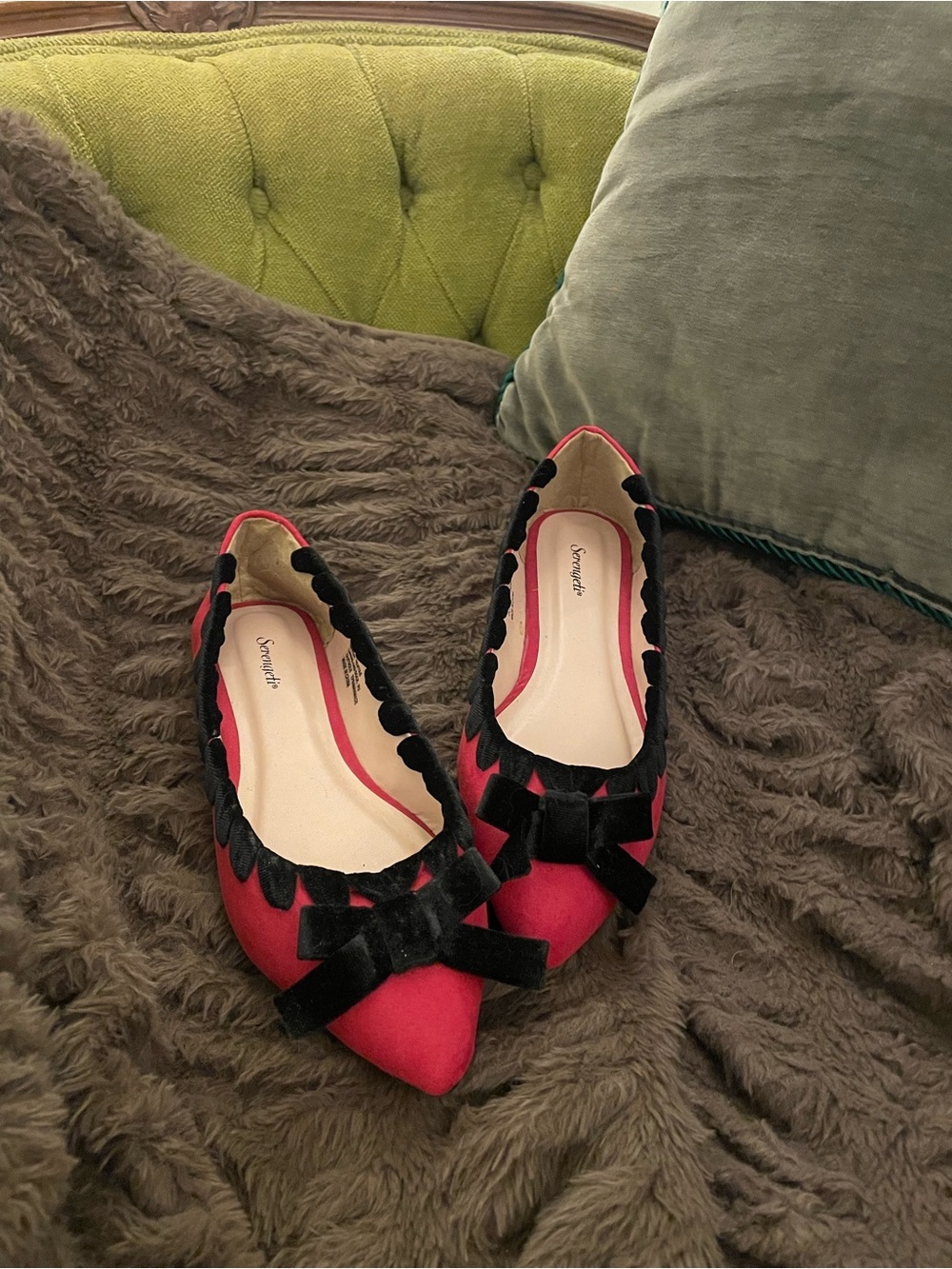 Serengeti Red Pointed Ballet Flats with Black Contrast Stitch Trim and Bow NWOT